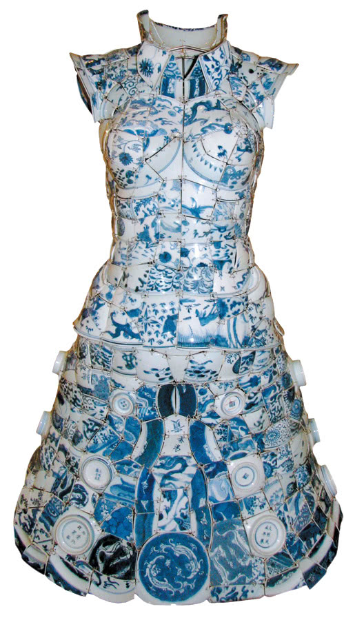 Suknia z odłamków chińskiej porcelany...