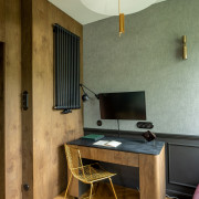 Welurowa sofa Saba Italia w odcieniu ciepłego...