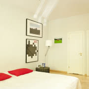 Gabinet z kontrowersyjnym obrazem Pawła...