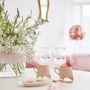 Pudrowe mieszkanie projektantki