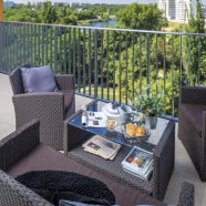 Kojące odcienie szarości w mieszkaniu