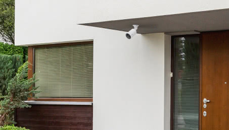 Jakie urządzenia smart home służą zapewnieniu bezpieczeństwa i jak je najlepiej zintegrować?