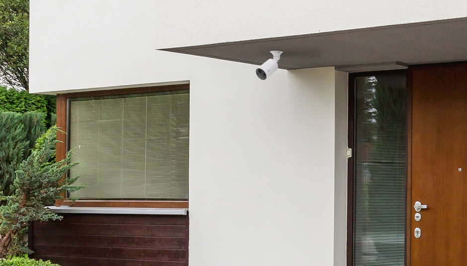 Jakie urządzenia smart home służą zapewnieniu bezpieczeństwa i jak je najlepiej zintegrować?