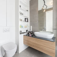 Kojące odcienie szarości w mieszkaniu