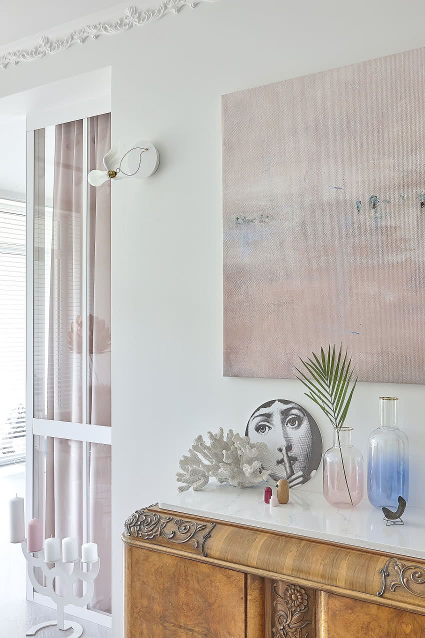 Zabytkowa komoda była
kiedyś kredensem,
z...