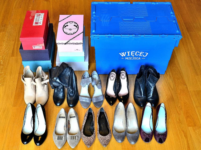 albo 10 par butów w pudełkach.