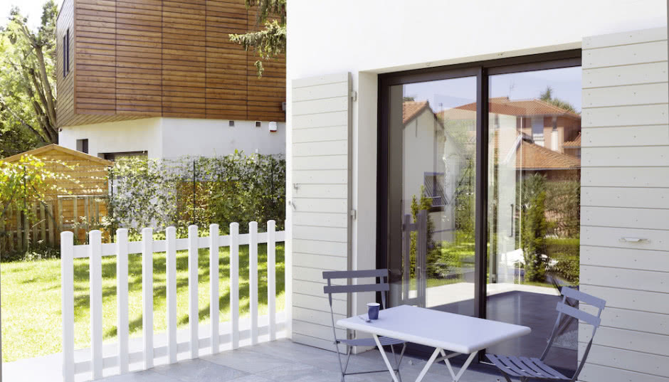 V33 Direct Protect - jedna farba na wiele powierzchni