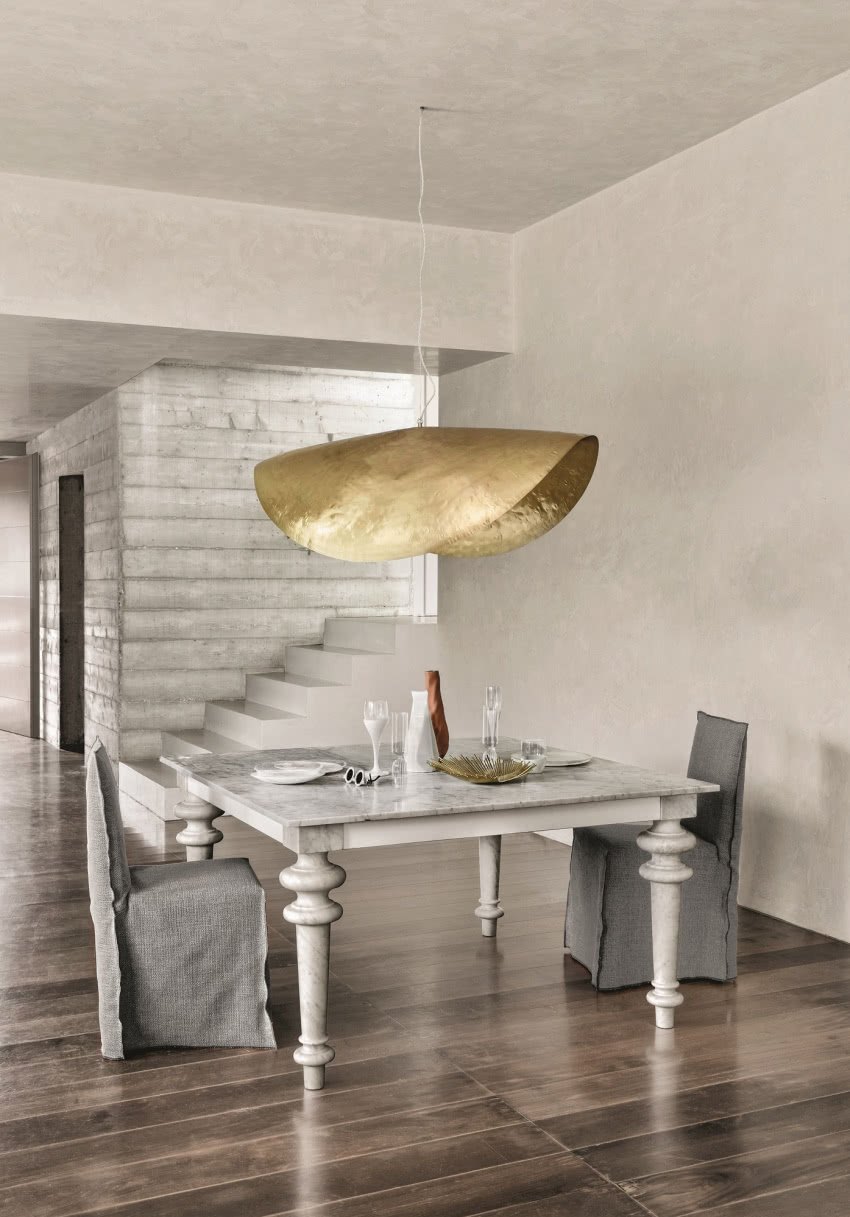 Imponująca lampa Brass 96 
autorstwa Paoli...