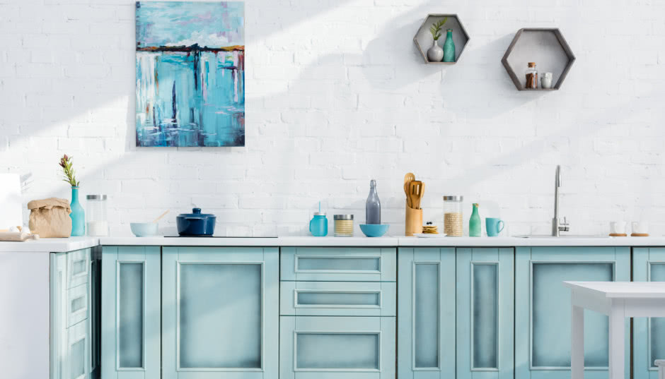 W jaki sposób pomalować meble kuchenne? Spektakularna i tania metamorfoza kuchni - poradnik