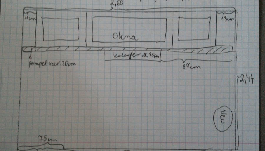 Aranżacja małej kuchni z dużym oknem