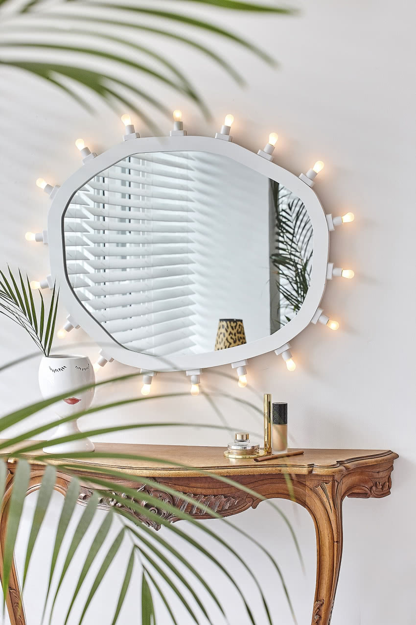 Zdobna konsola, wyszukana
na targu staroci w...