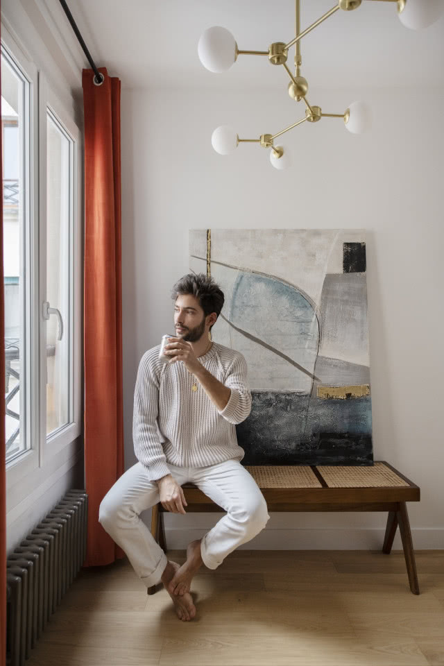 Raphaël Spezzotto-Simacourbe w swoim mieszkaniu