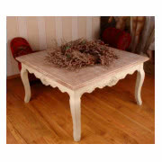 Stolik kawowy w stylu rustykalnym