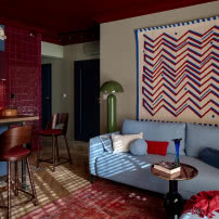 Eklektyczne mieszkanie w Legnicy. Punktem wyjścia był motyw haftu krzyżykowego