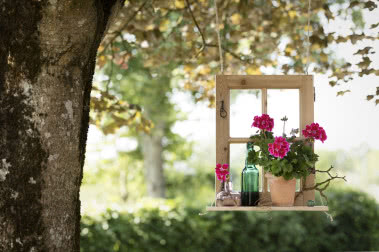 Jak własnoręcznie wykonać wiszące kwietniki do letniego ogrodu lub na balkon?