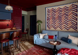 Eklektyczne mieszkanie w Legnicy. Punktem wyjścia był motyw haftu krzyżykowego