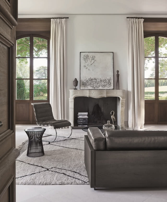 skórzane meble w klasycznym salonie