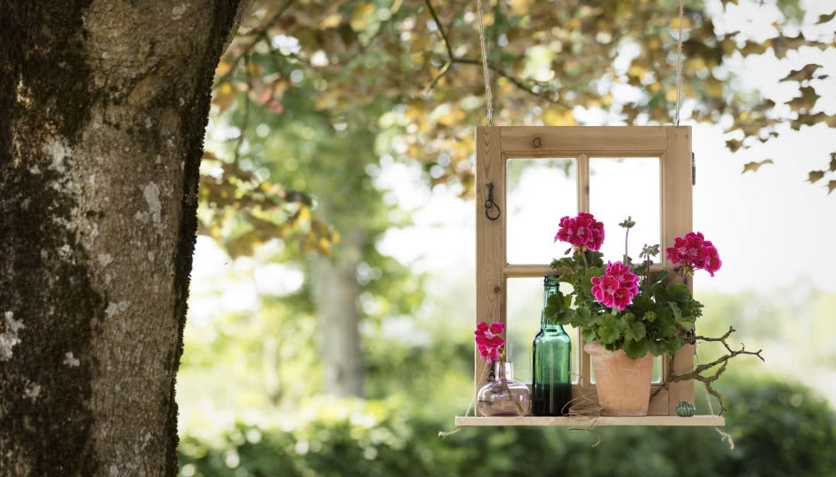 Jak własnoręcznie wykonać wiszące kwietniki do letniego ogrodu lub na balkon?
