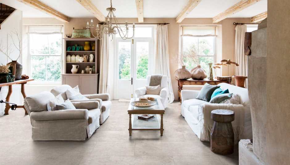 Podłogi, które definiują przestrzeń. Jak wybrać idealne rozwiązanie dla Twojej strefy dziennej