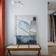 Z wizytą w mieszkaniu francuskiego projektanta mody. Znajduje się tuż obok kanału Saint Martin!