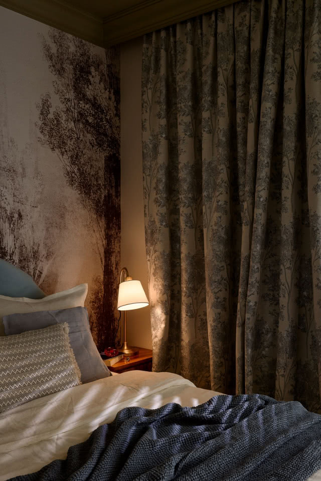 tapeta wzorzysta sypialnia