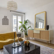 Z wizytą w mieszkaniu francuskiego projektanta mody. Znajduje się tuż obok kanału Saint Martin!