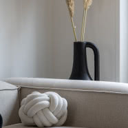 Z wizytą w mieszkaniu francuskiego projektanta mody. Znajduje się tuż obok kanału Saint Martin!