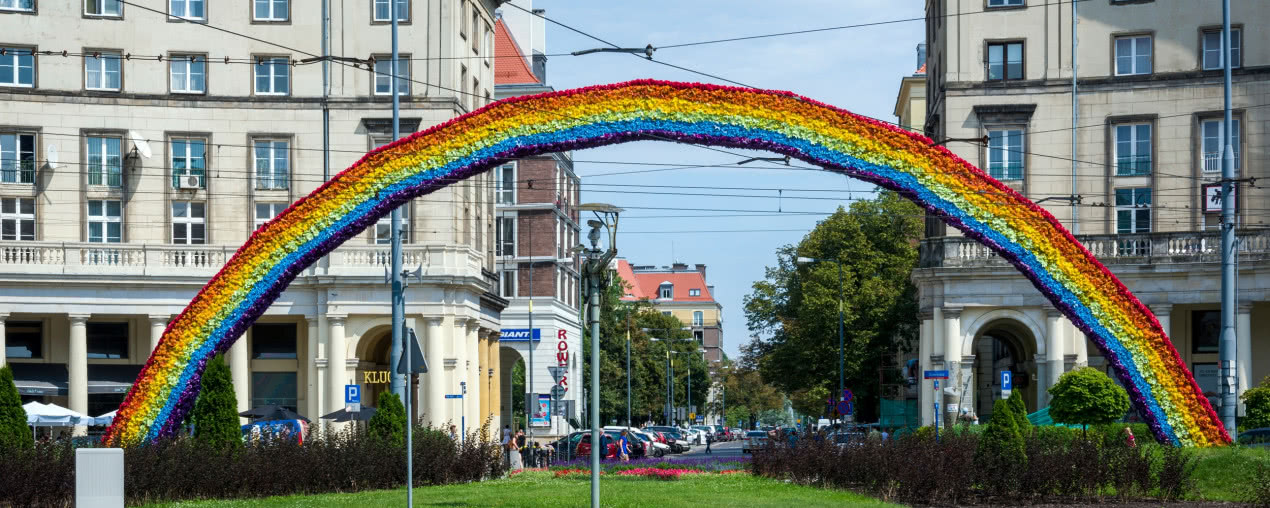 Tęcza wróci na Plac Zbawiciela w Warszawie - łuk LGBT ma oświetlić stolicę!