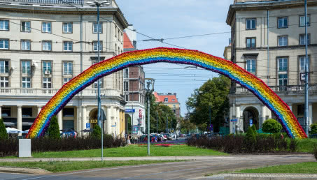 Tęcza wróci na Plac Zbawiciela w Warszawie - łuk LGBT ma oświetlić stolicę!