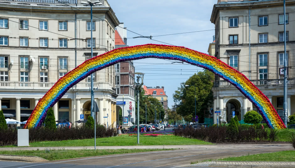 Tęcza wróci na Plac Zbawiciela w Warszawie - łuk LGBT ma oświetlić stolicę!