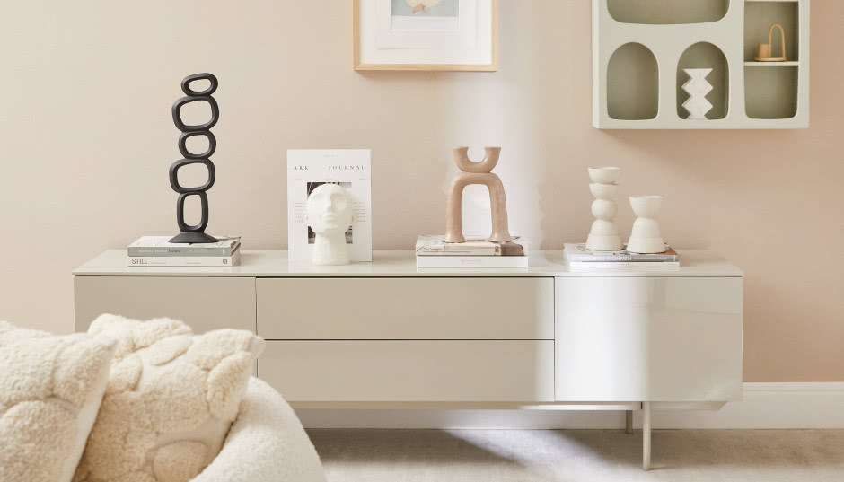 Rzeźbiarskie formy wciąż dominują we wnętrzach. Sprawdź, jak wykorzystać ich potencjał!