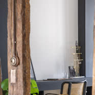 Z wizytą w mieszkaniu francuskiego projektanta mody. Znajduje się tuż obok kanału Saint Martin!