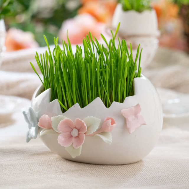 wazon w kształcie jajka ze szczypiorkem