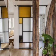 Z wizytą w mieszkaniu francuskiego projektanta mody. Znajduje się tuż obok kanału Saint Martin!