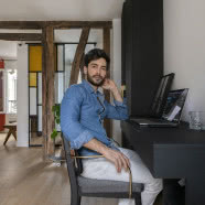 Z wizytą w mieszkaniu francuskiego projektanta mody. Znajduje się tuż obok kanału Saint Martin!