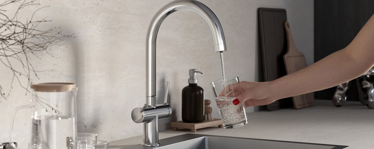 Zdrowa woda prosto z kranu – nowoczesna kuchnia w duchu eko