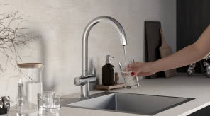 Zdrowa woda prosto z kranu – nowoczesna kuchnia w duchu eko