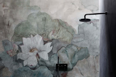 Tapeta pod prysznicem? Wodoodporne tapety jako alternatywa dla płytek