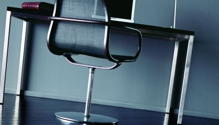 Układanie podłogi w salonie