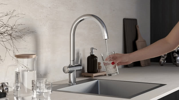 Zdrowa woda prosto z kranu – nowoczesna kuchnia w duchu eko