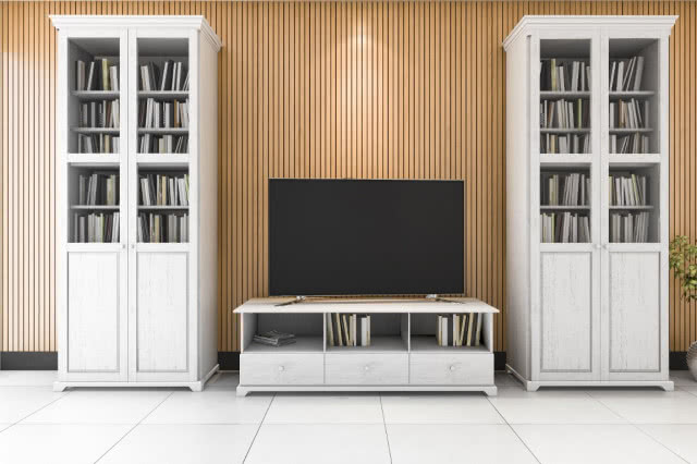 biała meblościanka do salonu z witrynami i szafka rtv w stylu skandynawskim