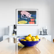 Kolorowe akcenty w męskim mieszkaniu