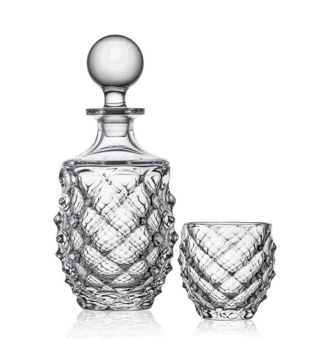 karafka z białego kryształu i szklanka