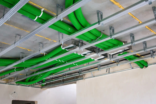 orurowanie rekuperacji w suficie