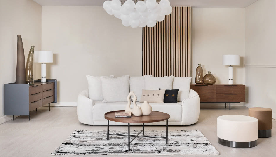 Nowoczesne sofy - z wbudowanym stolikiem, funkcją masażu, a może na pilot?