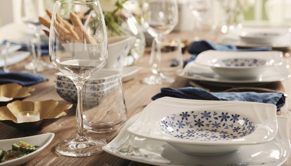 Kwiaty na stole - serwis Lise od Fyrklövern