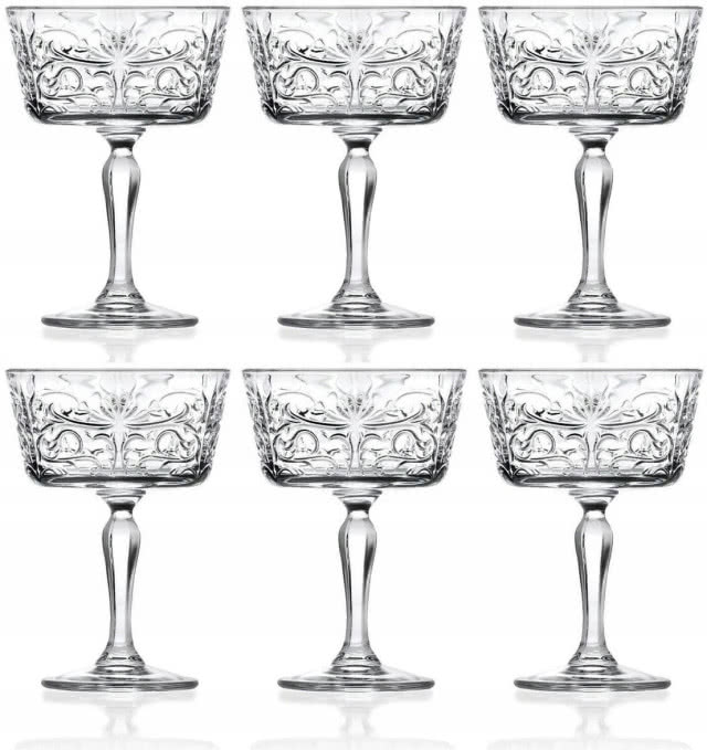 6 kieliszków do szampana z ciekawym grawerunkiem