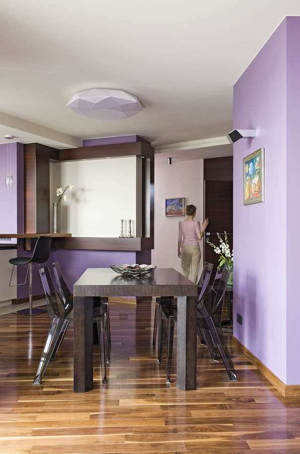 Przestronna jadalnia.