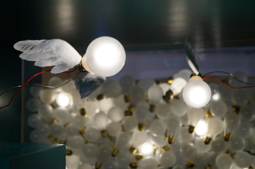 Żarówka. Element ekspozycji "Niewidzialni...