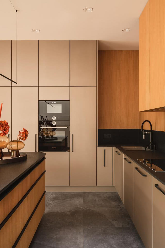 beżowa brązowa zabudowa kuchenna